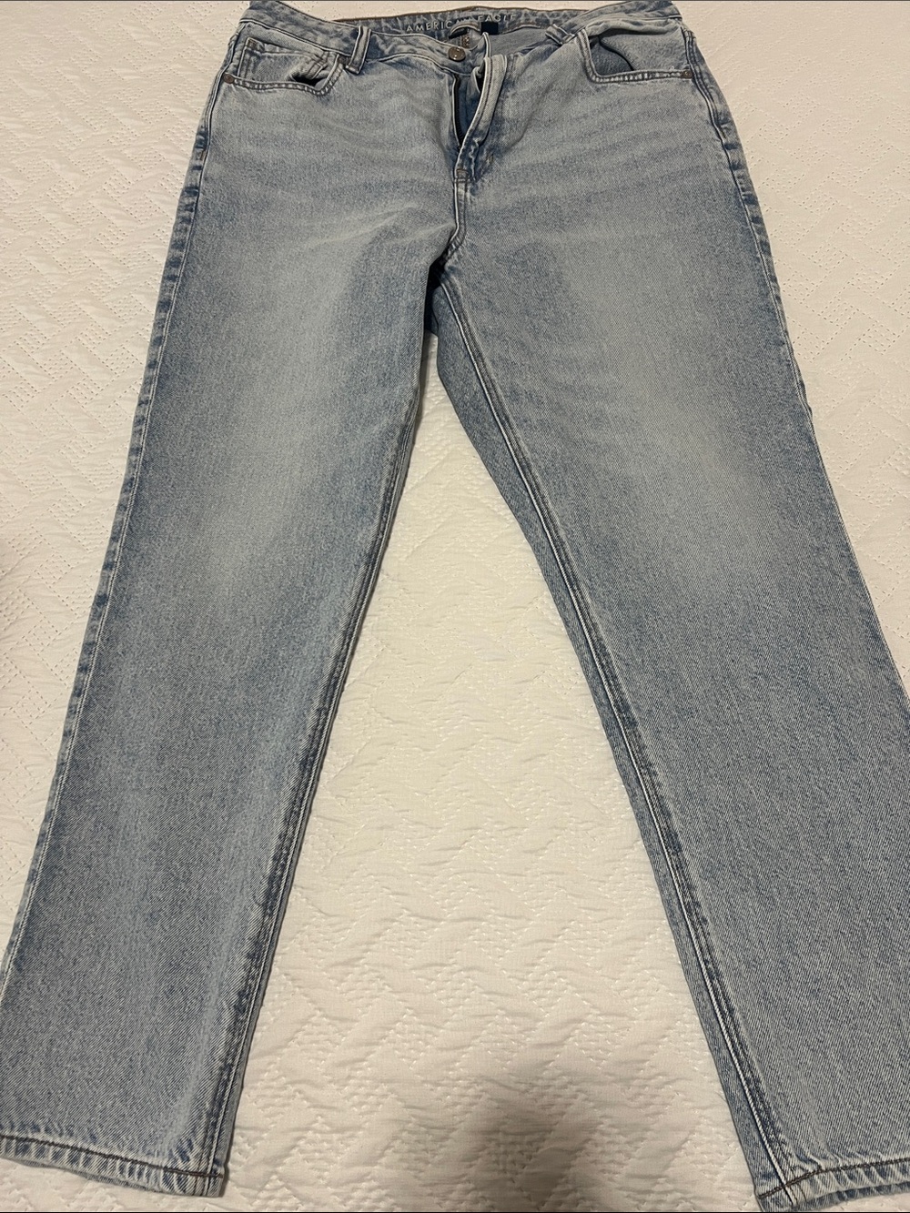 Women’s Light Wash Mom Jean - Light Blue